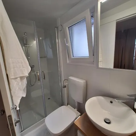 Mobile Leda Nyaraló Biograd na Moru